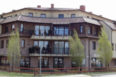 Az épület (2)